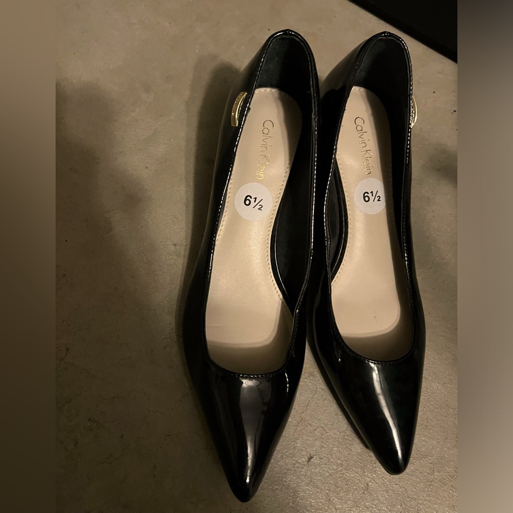Calvin Klein black patent heels 6.5